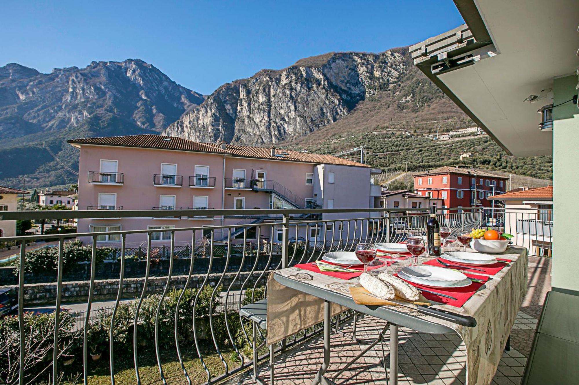 Paulie Apartment - Happy Rentals Riva del Garda Ngoại thất bức ảnh